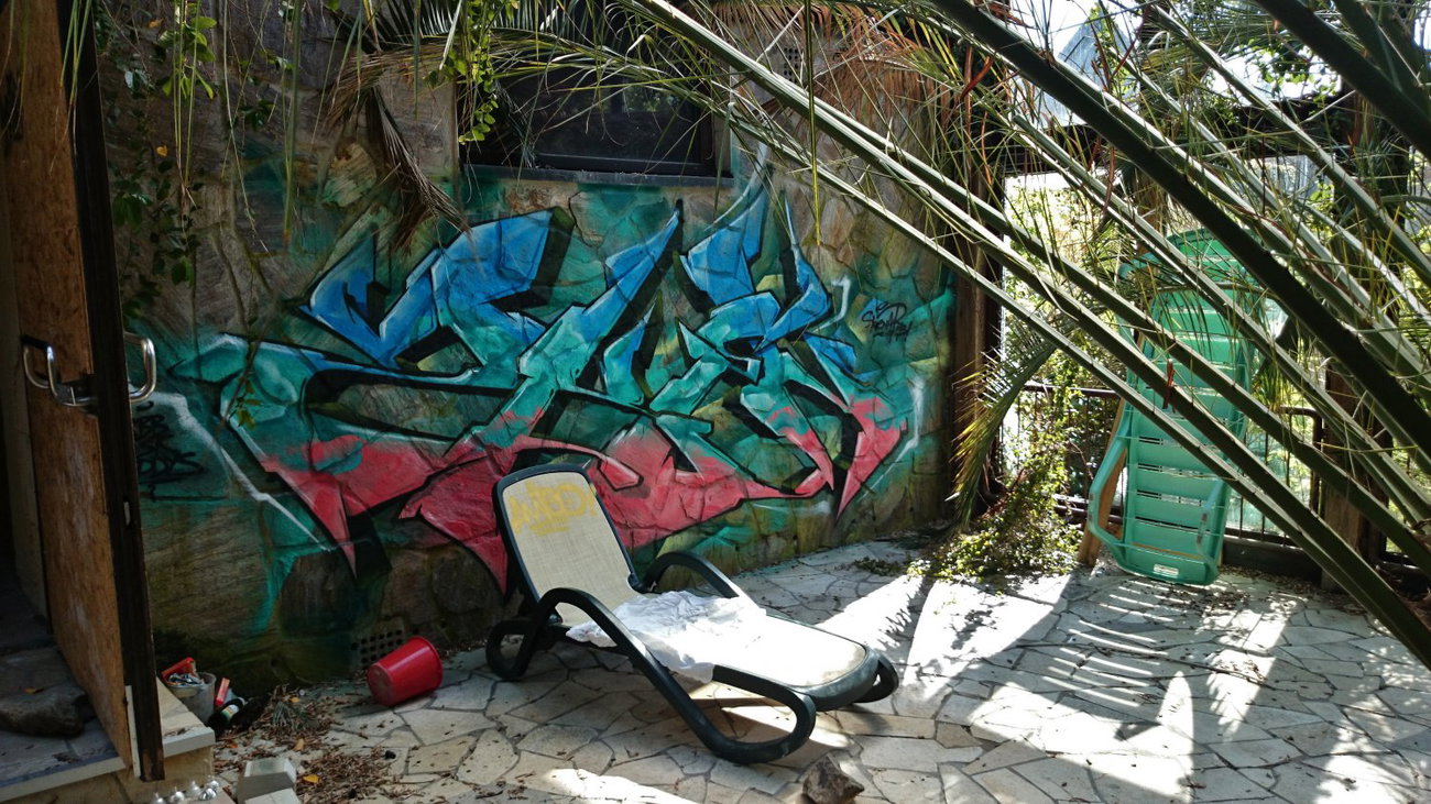 Graffiti Wall in Berlin - Photo by ARTHOOLIGAN (2013)