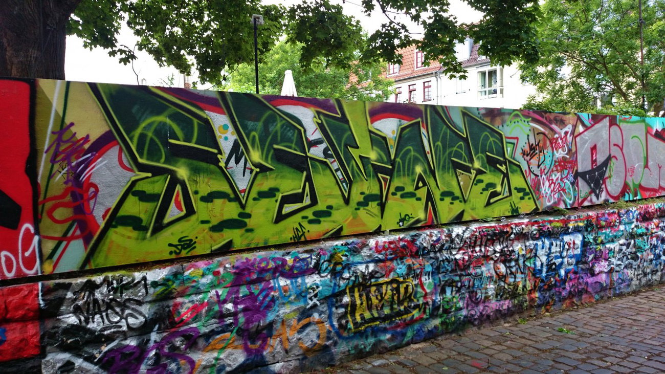 Graffiti Wall in Dresden - Photo by ARTHOOLIGAN - USK (2014)