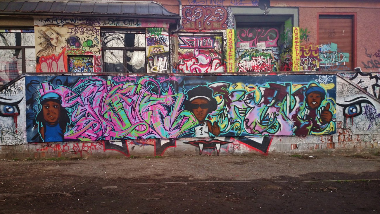 Graffiti Wall - Photo by ARTHOOLIGAN (2014)
