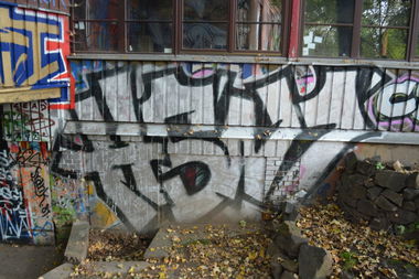 Graffiti Wall in Chemnitz - Photo by ARTHOOLIGAN - 9MM (2014)