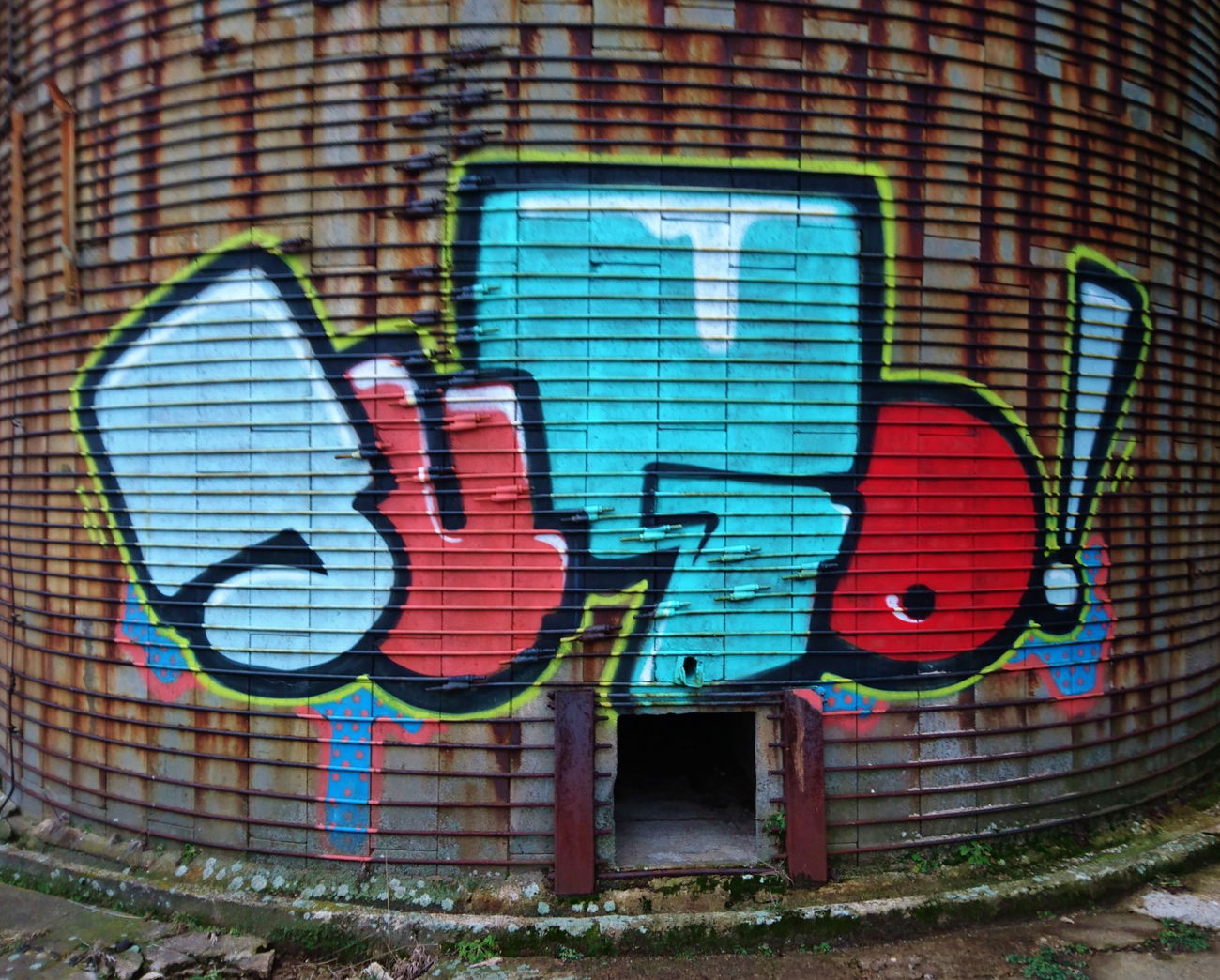 Graffiti Wall in Dresden - Photo by ARTHOOLIGAN - VDE