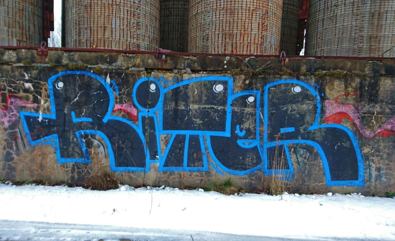 Graffiti Wall in Dresden - Photo by ARTHOOLIGAN - VDE