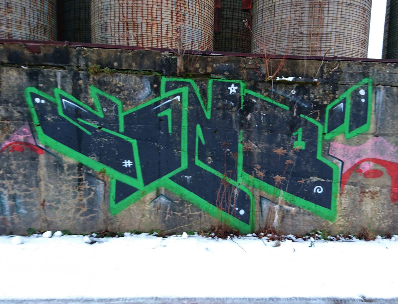 Graffiti Wall in Dresden - Photo by ARTHOOLIGAN - VDE, BNH