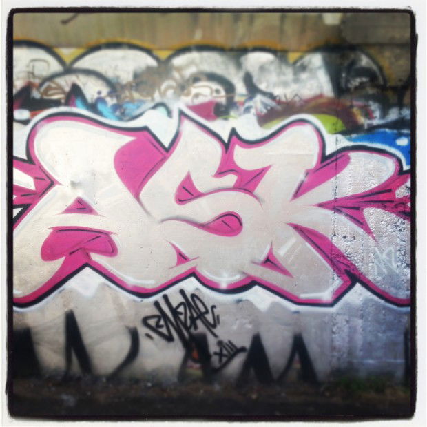 Graffiti Bombing - Photo by ASK - mzae, ask (2013)