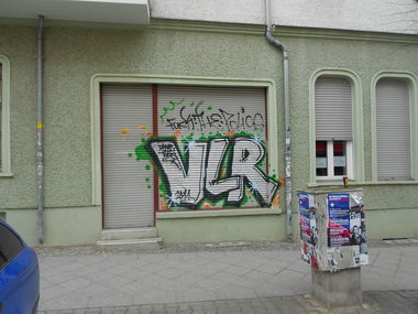Graffiti Bombing in Berlin - Photo by ASTRAINER - vlr