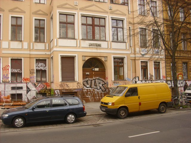 Graffiti Bombing in Berlin - Photo by ASTRAINER - vlr