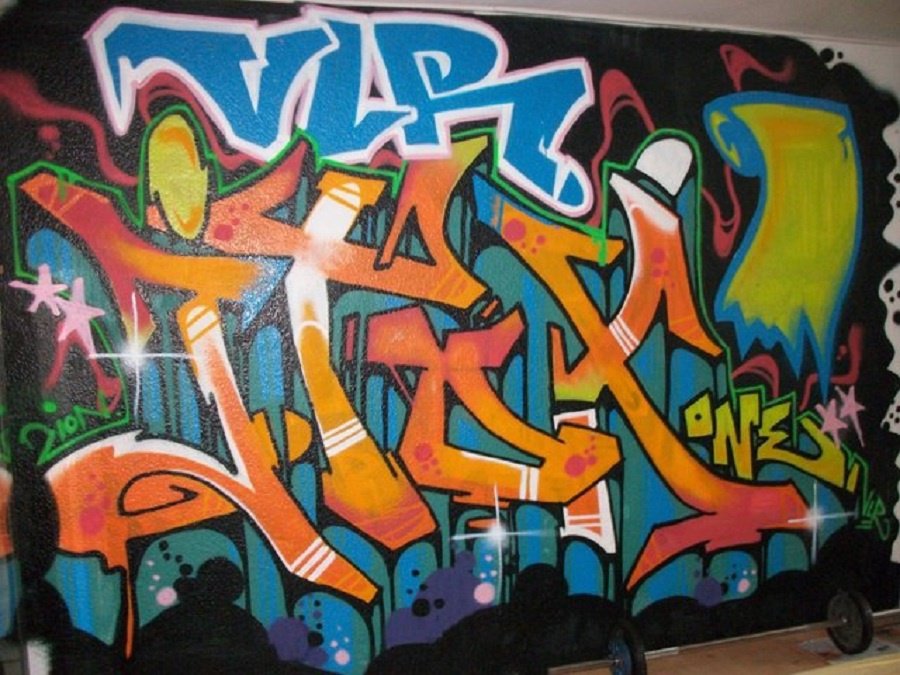 Graffiti Wall - Photo by ASTRAINER - itox