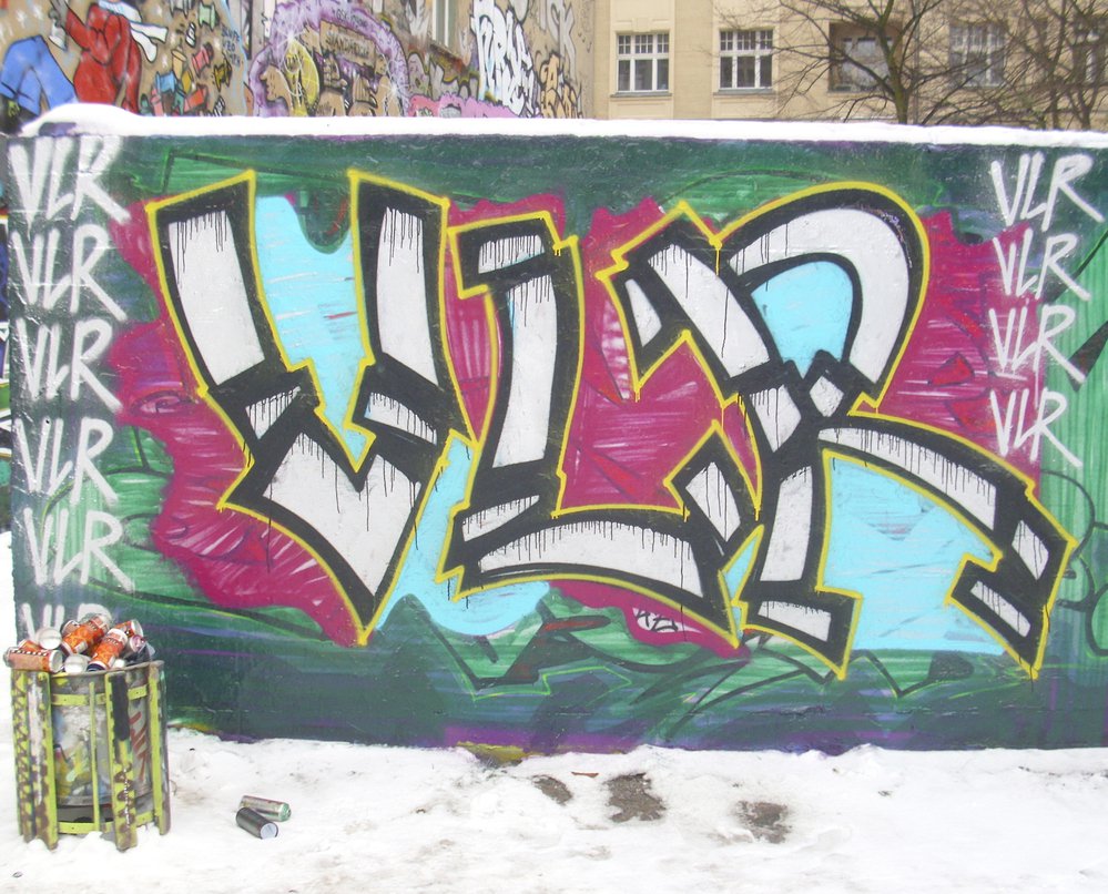 Graffiti Wall in Berlin - Photo by ASTRAINER - vlr