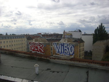 Graffiti Bombing in Berlin - Photo by ASTRAINER - vlr, wiso