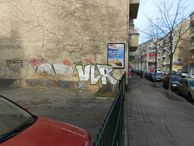 Graffiti Bombing in Berlin - Photo by ASTRAINER - kid, rd, vlr