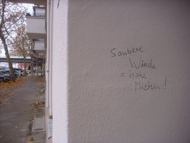 Graffiti Artwork in Berlin - Photo by ASTRAINER - saubere, wände, =