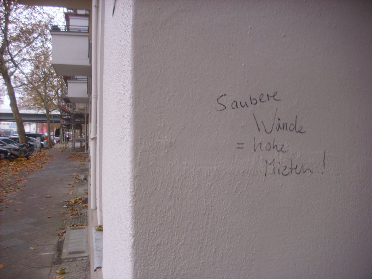 Graffiti Artwork in Berlin - Photo by ASTRAINER - saubere, wände, =