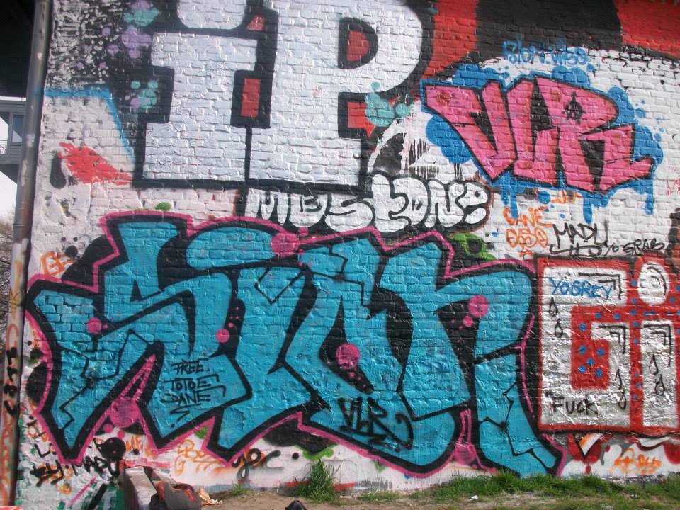 Graffiti Wall in Berlin - Photo by ASTRAINER - sion