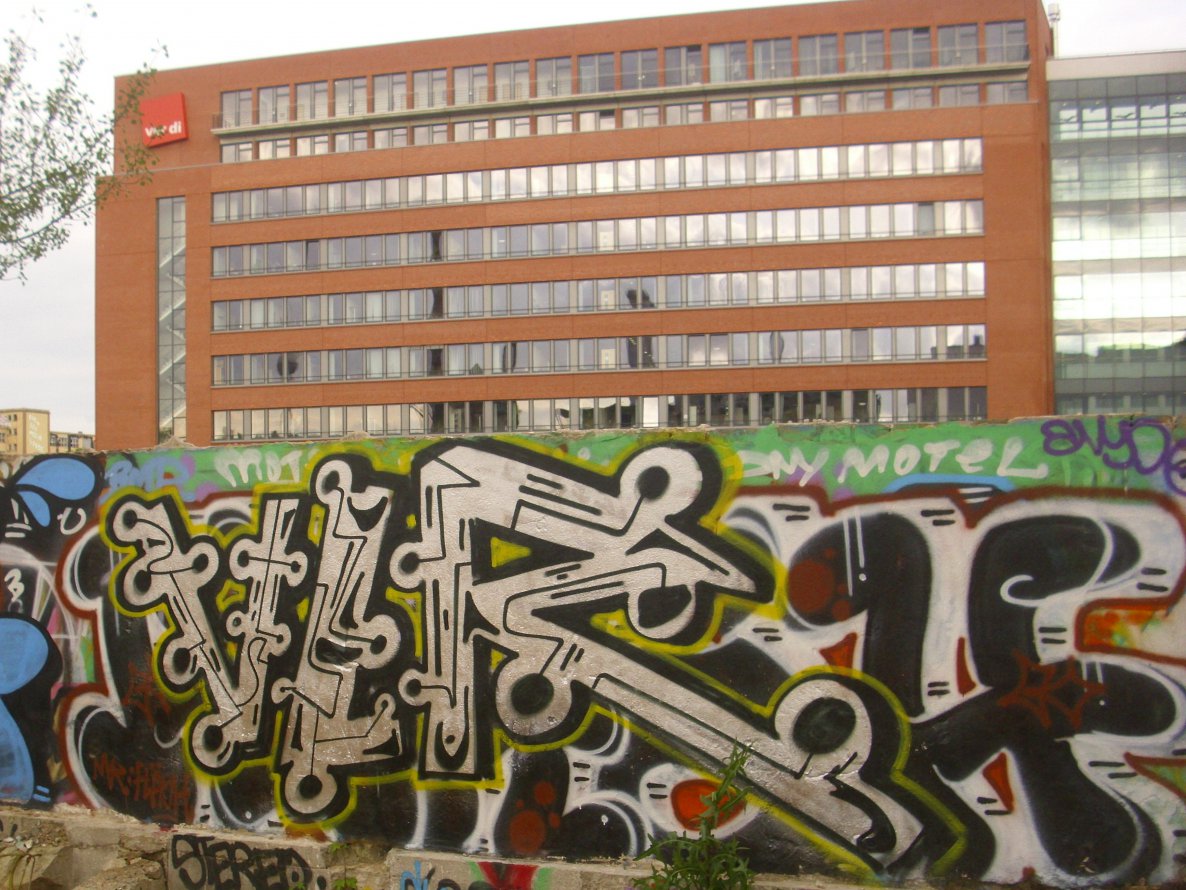 Graffiti Wall in Berlin - Photo by ASTRAINER - vlr