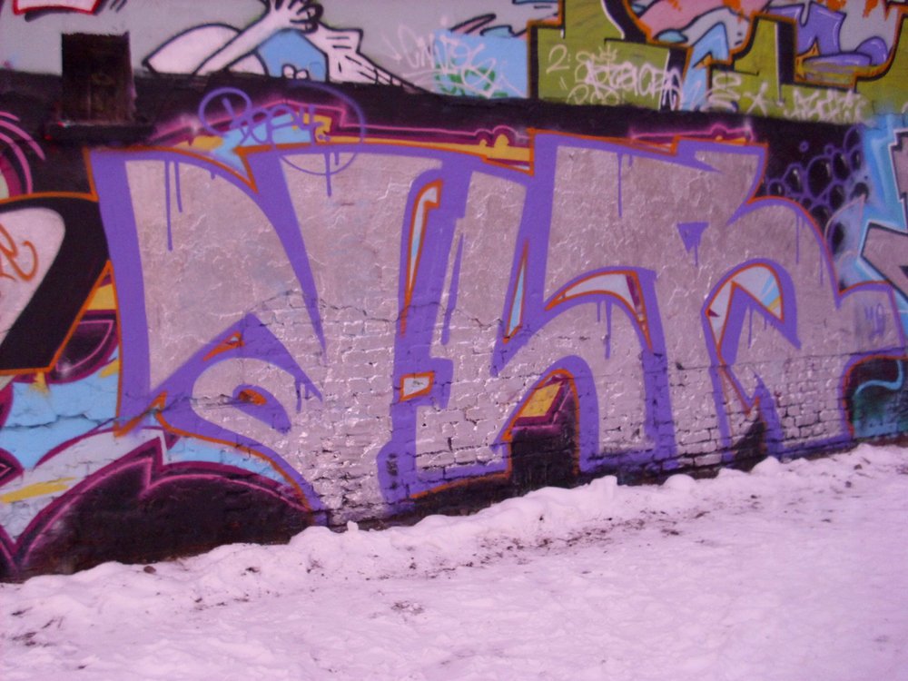 Graffiti Wall in Berlin - Photo by ASTRAINER - vlr