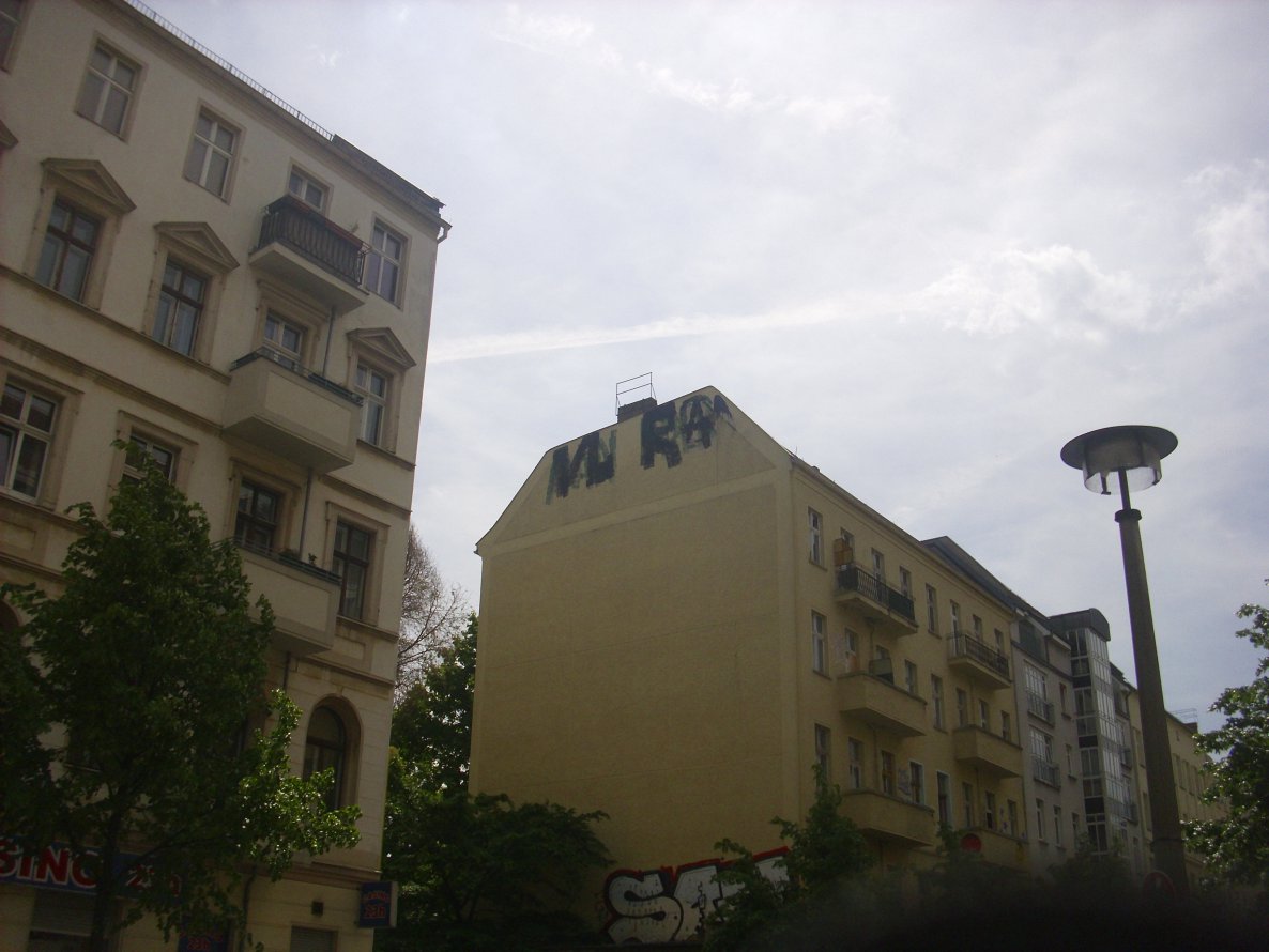 Graffiti Bombing - Photo by ASTRAINER - vlr