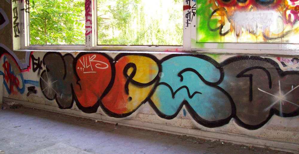 Graffiti Wall in Berlin - Photo by ASTRAINER - wiso