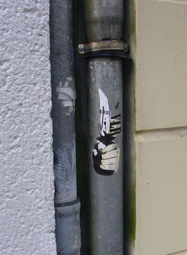 Graffiti Street Art in Berlin - Photo by ASTRAINER - messer, vlr