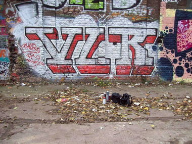 Graffiti Wall in Berlin - Photo by ASTRAINER - vlr