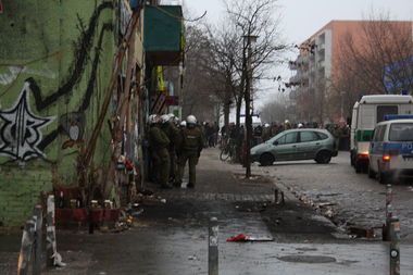 Graffiti Bombing in Berlin - Photo by ASTRAINER - vlr