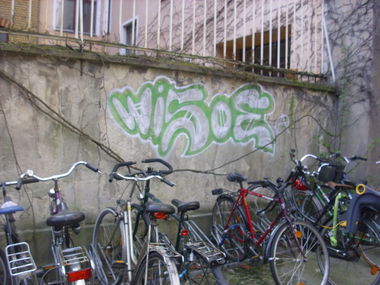 Graffiti Bombing in Berlin - Photo by ASTRAINER - wisoe