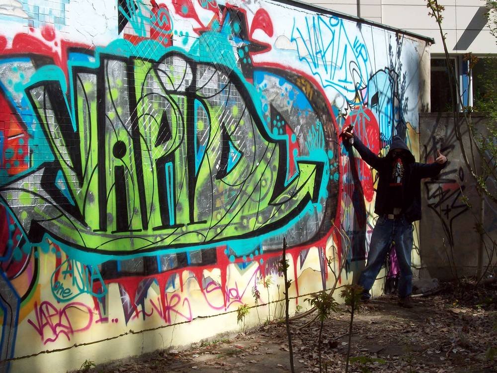 Graffiti Wall in Berlin - Photo by ASTRAINER - vapid