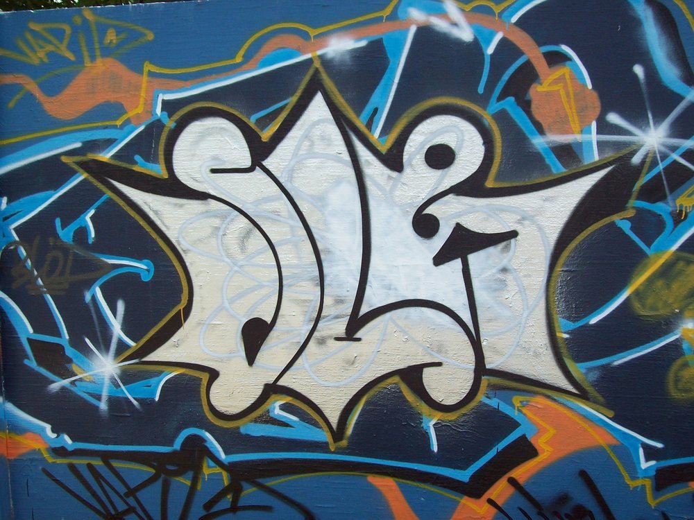 Graffiti Wall in Berlin - Photo by ASTRAINER - vapid, blöd, vlr