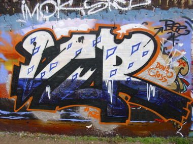 Graffiti Wall - Photo by ASTRAINER - vlr