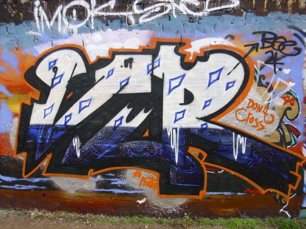 Graffiti Wall - Photo by ASTRAINER - vlr