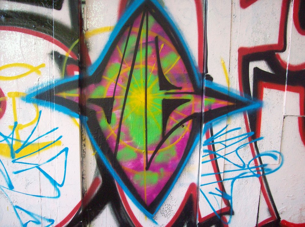 Graffiti Wall in Berlin - Photo by ASTRAINER - vlr