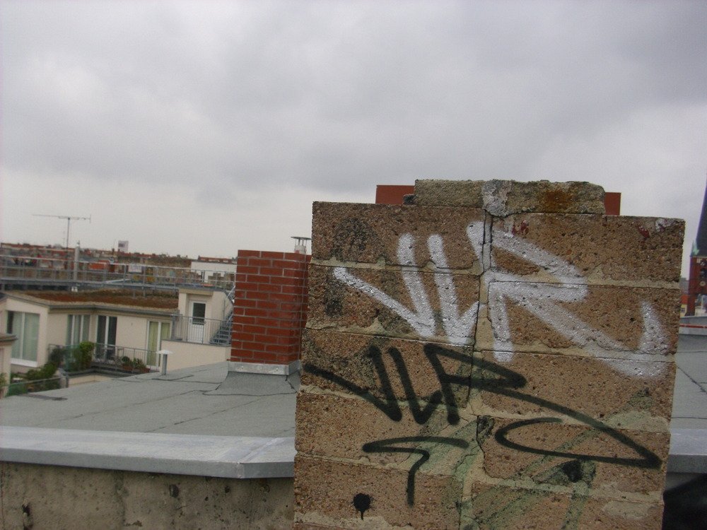 Graffiti Artwork in Berlin - Photo by ASTRAINER - vlr