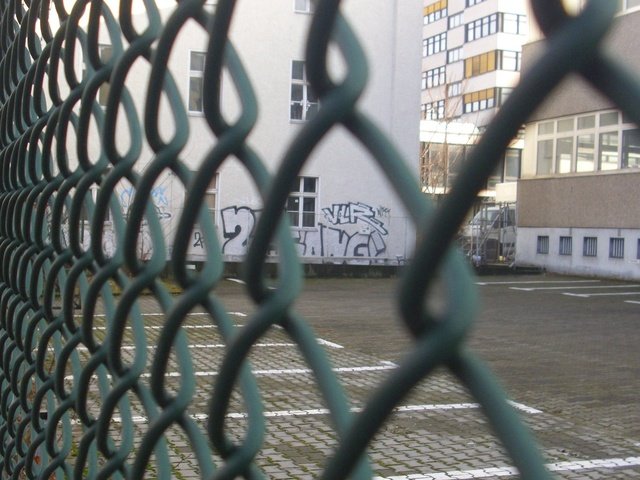 Graffiti Bombing in Berlin - Photo by ASTRAINER - vlr