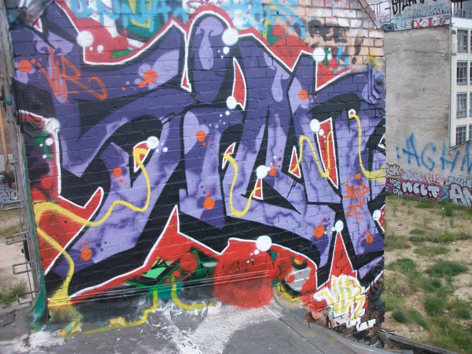 Graffiti Wall - Photo by ASTRAINER - sion