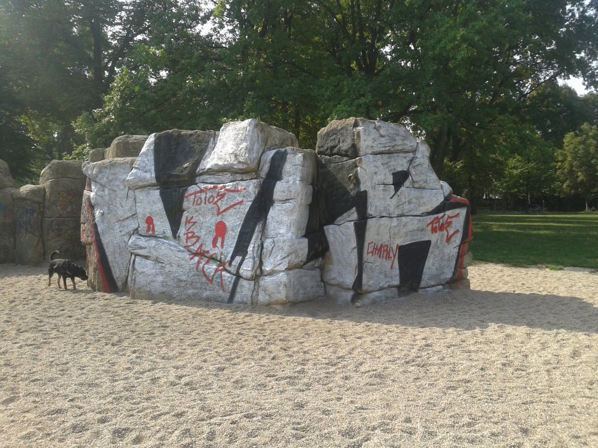 Graffiti Bombing - Photo by ASTRAINER - VLR (2014)