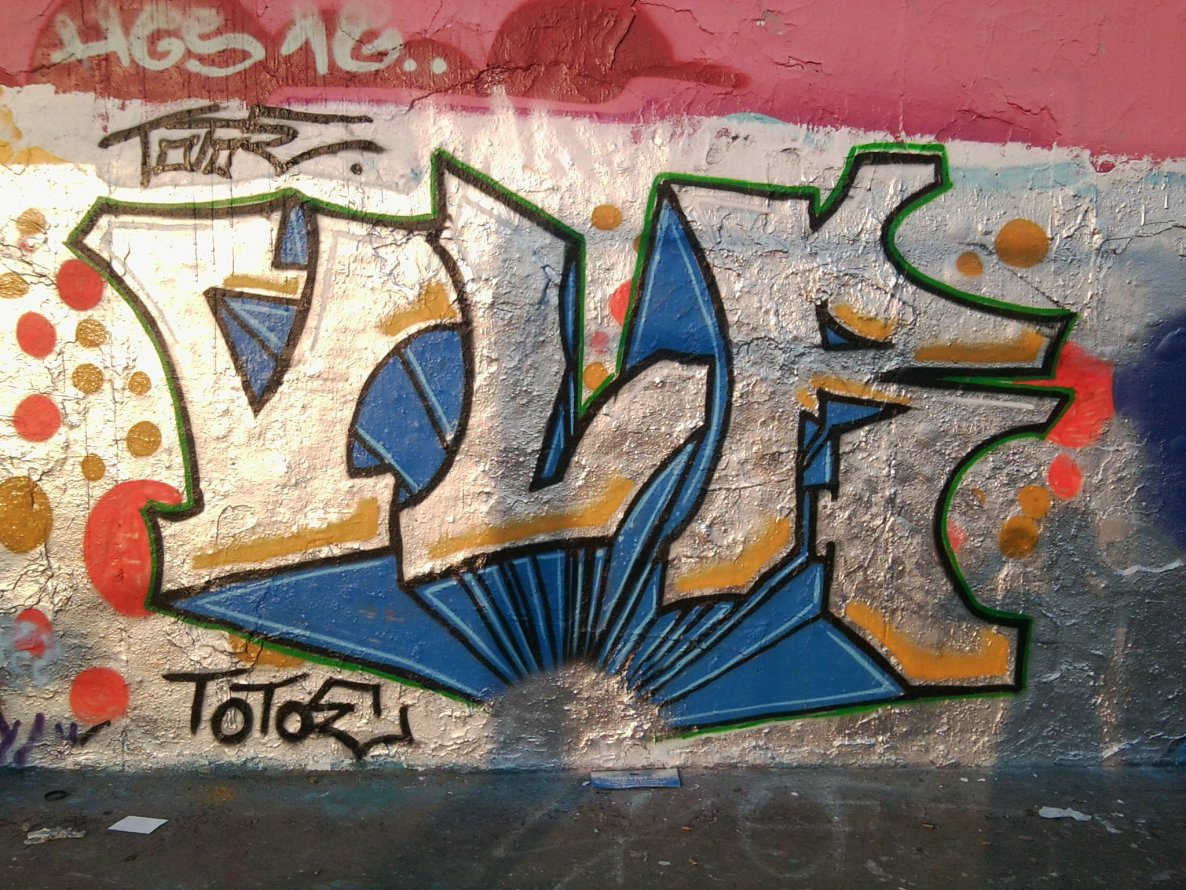 Graffiti Wall - Photo by ASTRAINER - VLR (2014)