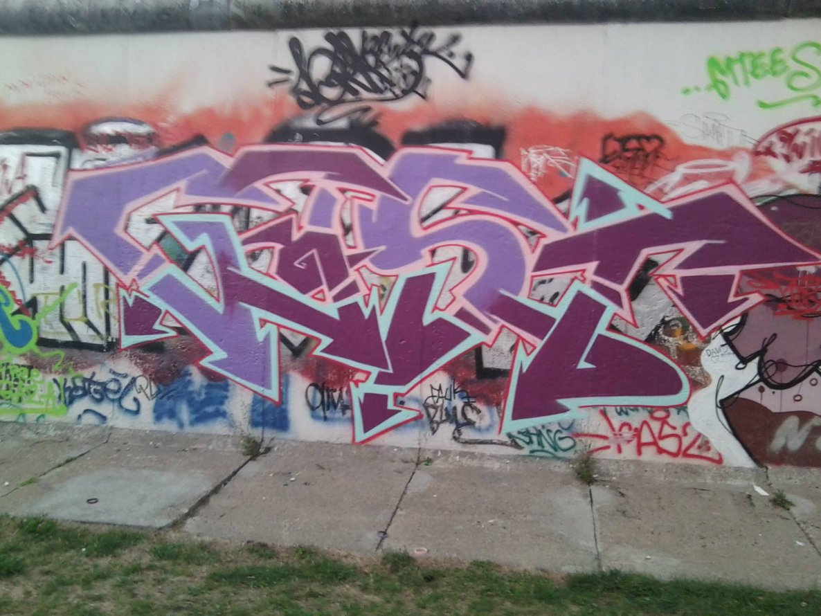 Graffiti Bombing - Photo by ASTRAINER - Geist (2014)