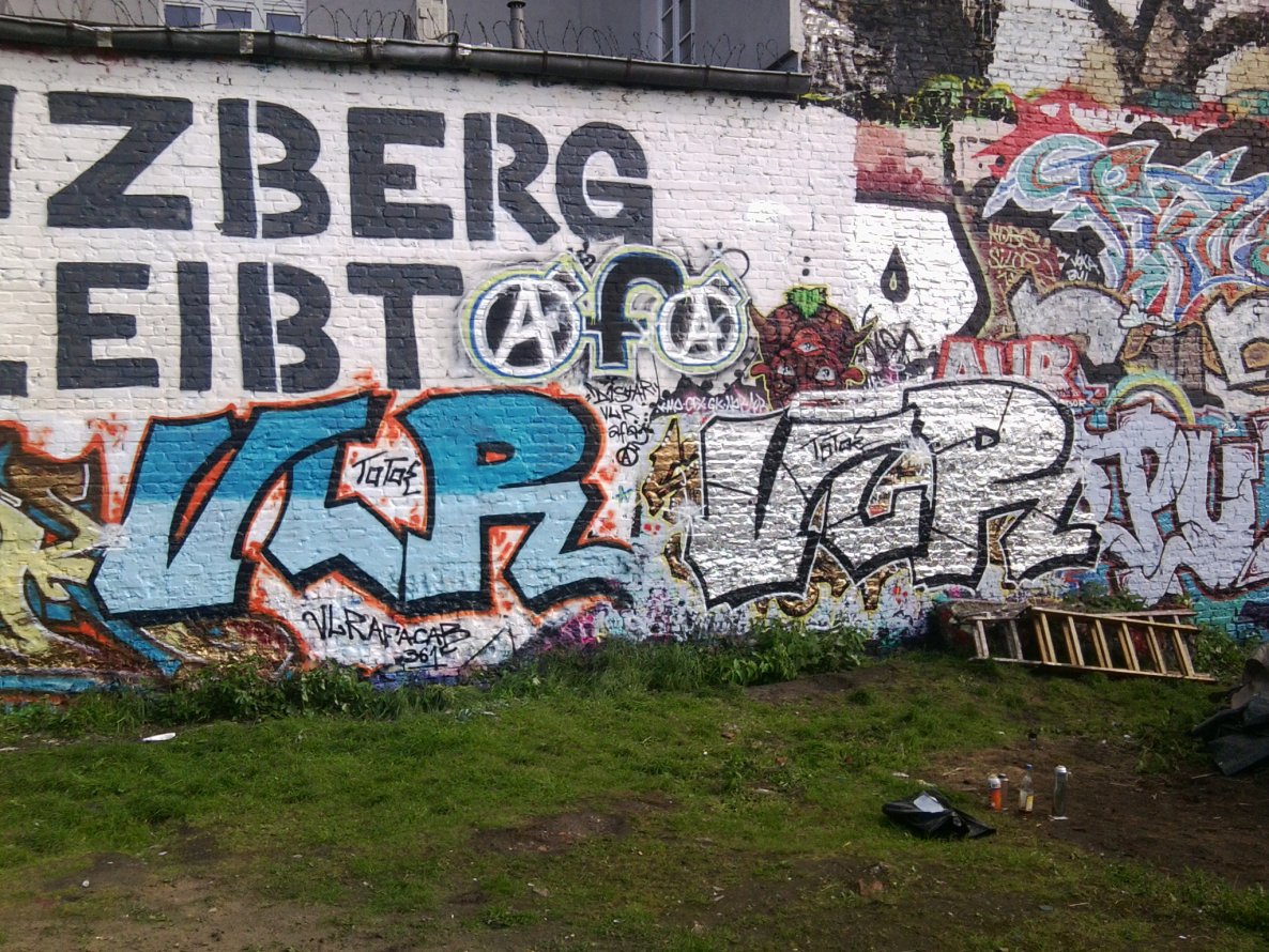 Graffiti Bombing - Photo by ASTRAINER - VLR, Totoe (2014)