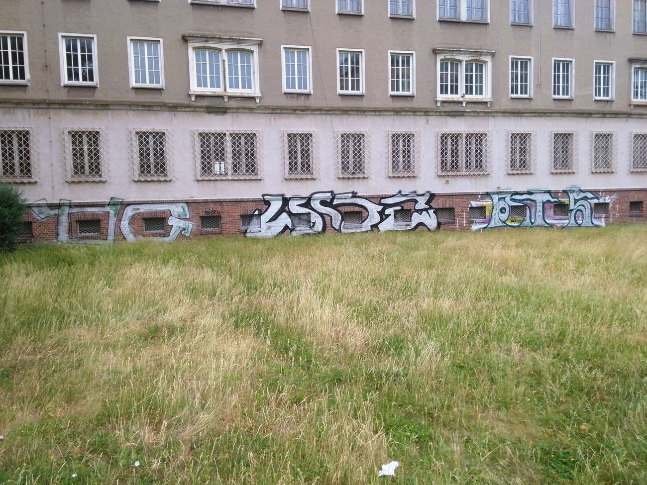 Graffiti Wall - Photo by ATS_KORUScrew