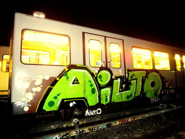 Graffiti Train - Photo by AYU - Aiuto, metro, subway