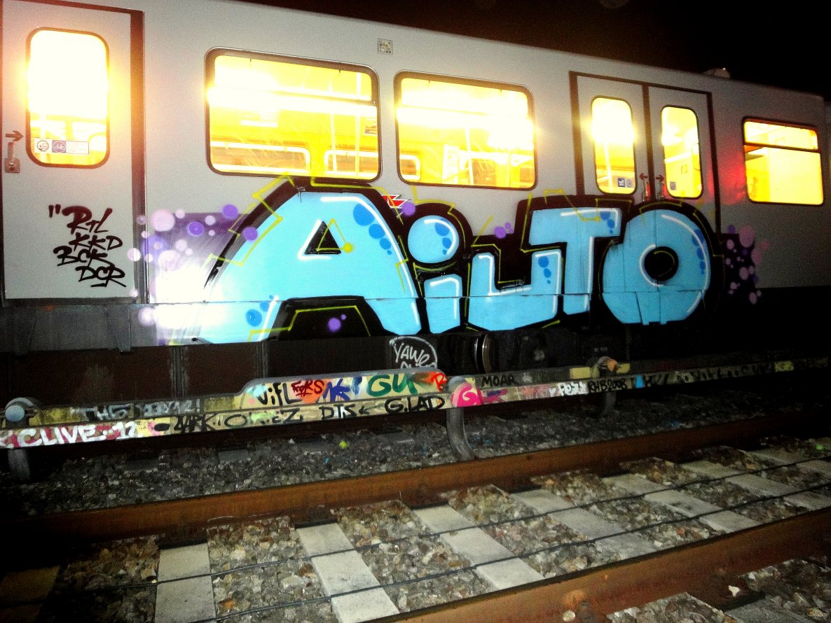 Graffiti Train - Photo by AYU - Aiuto, metro, subway