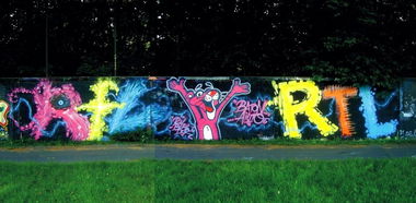 Graffiti Wall - Photo by AYU - rtl, Aiuto, Baton