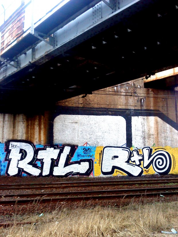 Graffiti Bombing - Photo by AYU - rtl, free, kiosk
