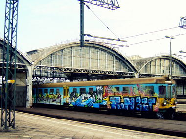 Graffiti Train - Photo by AYU - teirs, bcks, kasay