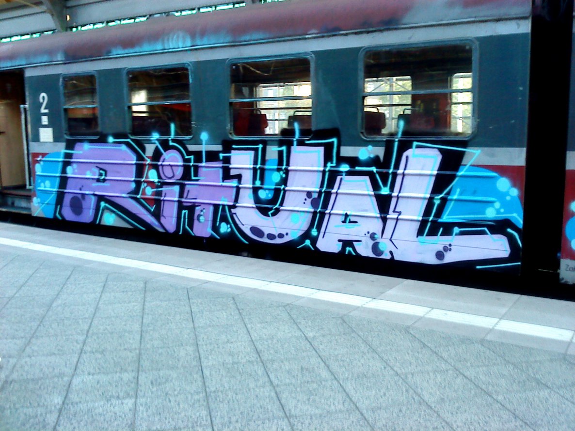 Graffiti Train - Photo by AYU - ritual, rtl, aiuto