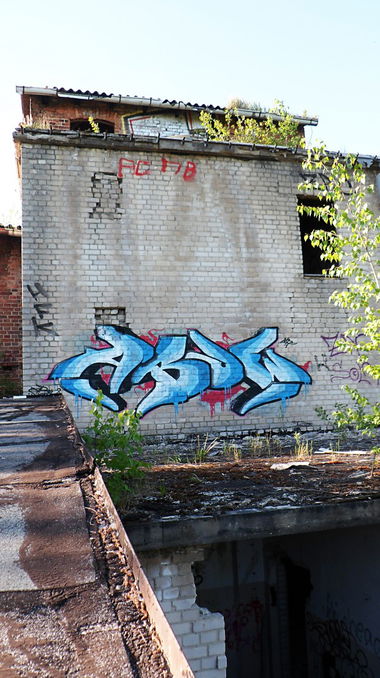 Graffiti Wall in Frankfurt (Oder) - Photo by Abow - rooftop, abow, woba (2013)