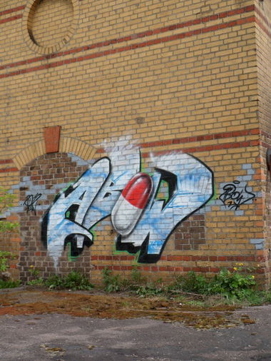 Graffiti Wall in Frankfurt (Oder) - Photo by Abow - pillen, abow, woba (2012)