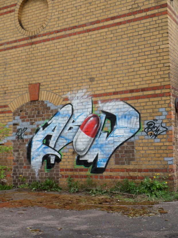 Graffiti Wall in Frankfurt (Oder) - Photo by Abow - pillen, abow, woba (2012)