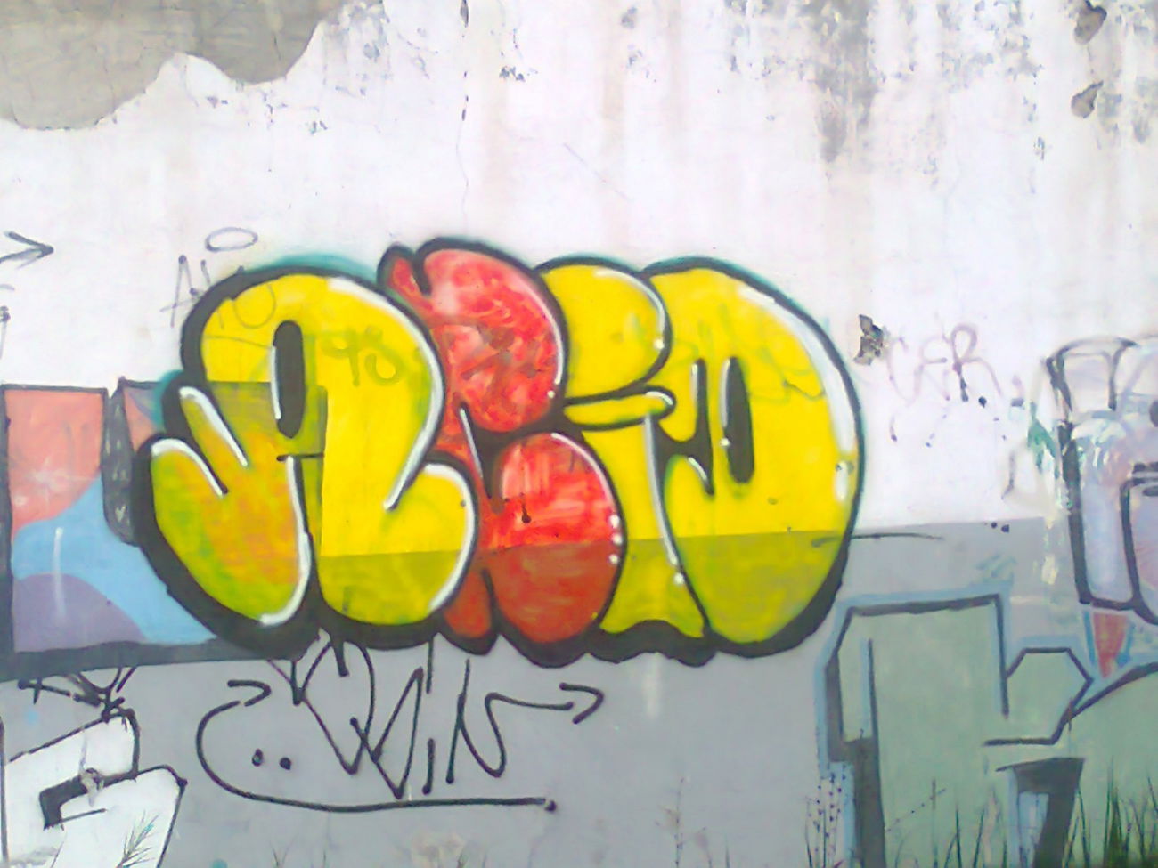 Graffiti Bombing in Galați - Photo by Acidone (2011)