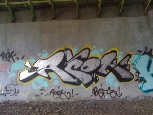 Graffiti Wall - Photo by Acoooooooook