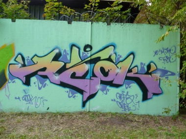 Graffiti Wall - Photo by Acoooooooook